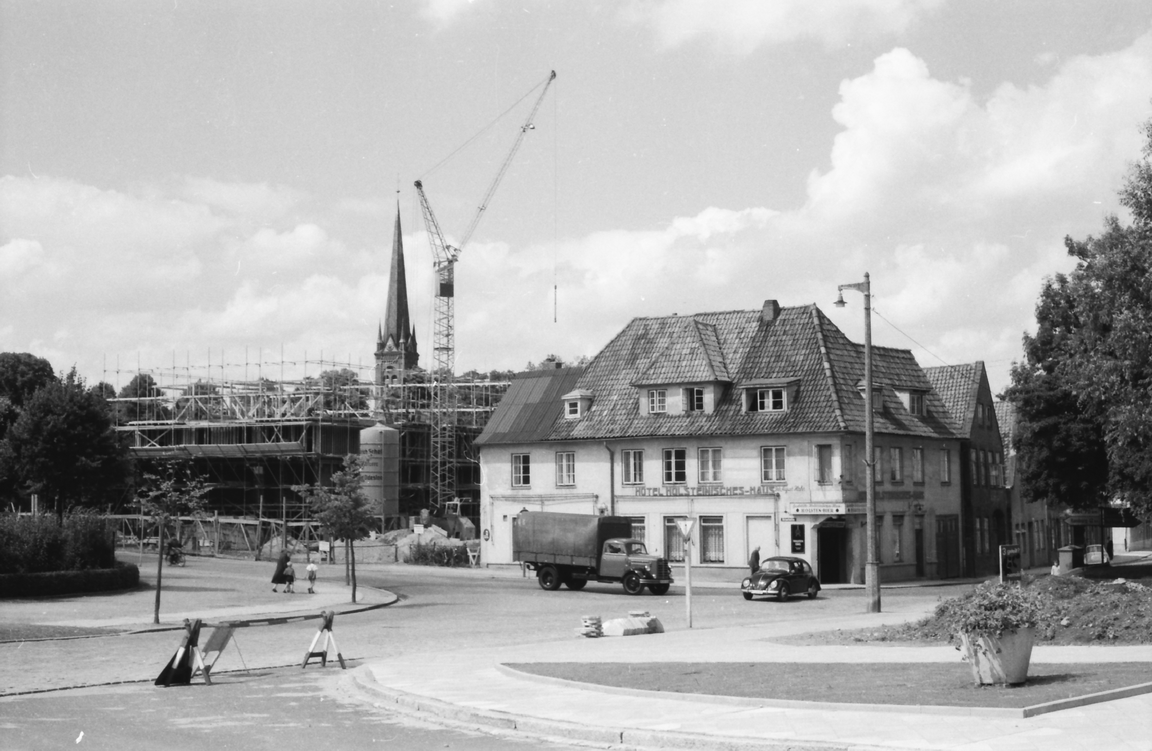 Bad Oldesloe: Kurparkallee: Hochhaus Liebe im Bau 1961